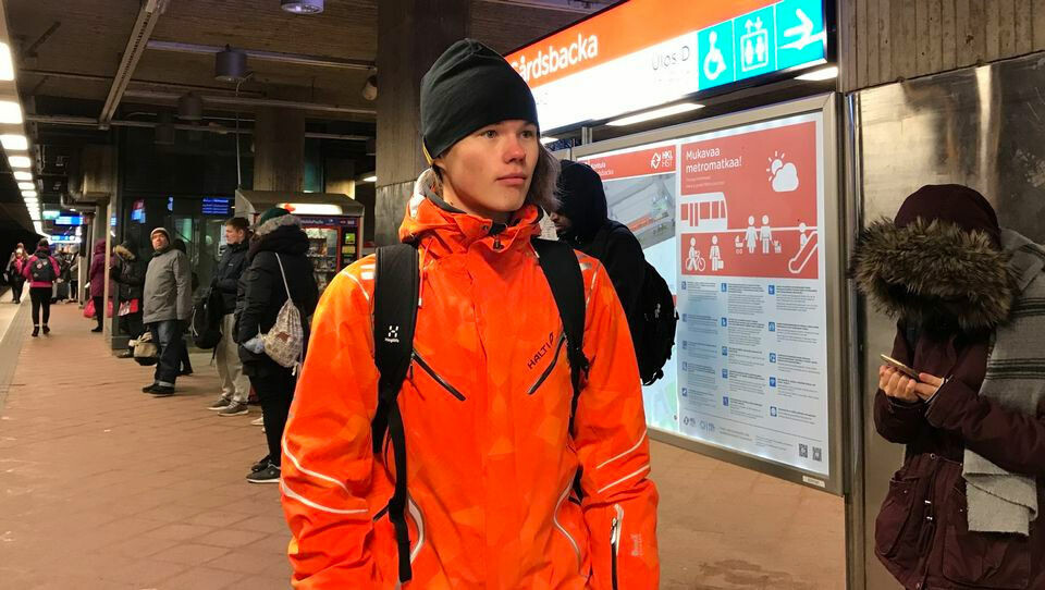 Länsman takes the bus and the underground to school. Photo: Ritva Torikka / Yle Sápmi