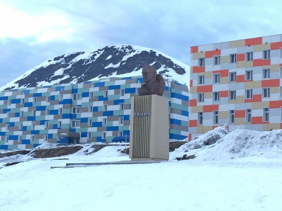 Lenin bust in Barentsburg, the Russian settlement on Svalbard. Photo: Nicole Merten
