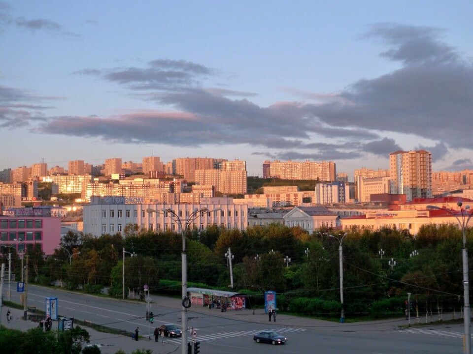 Murmansk skyline under the Midnight sun. Photo: Thomas Nilsen