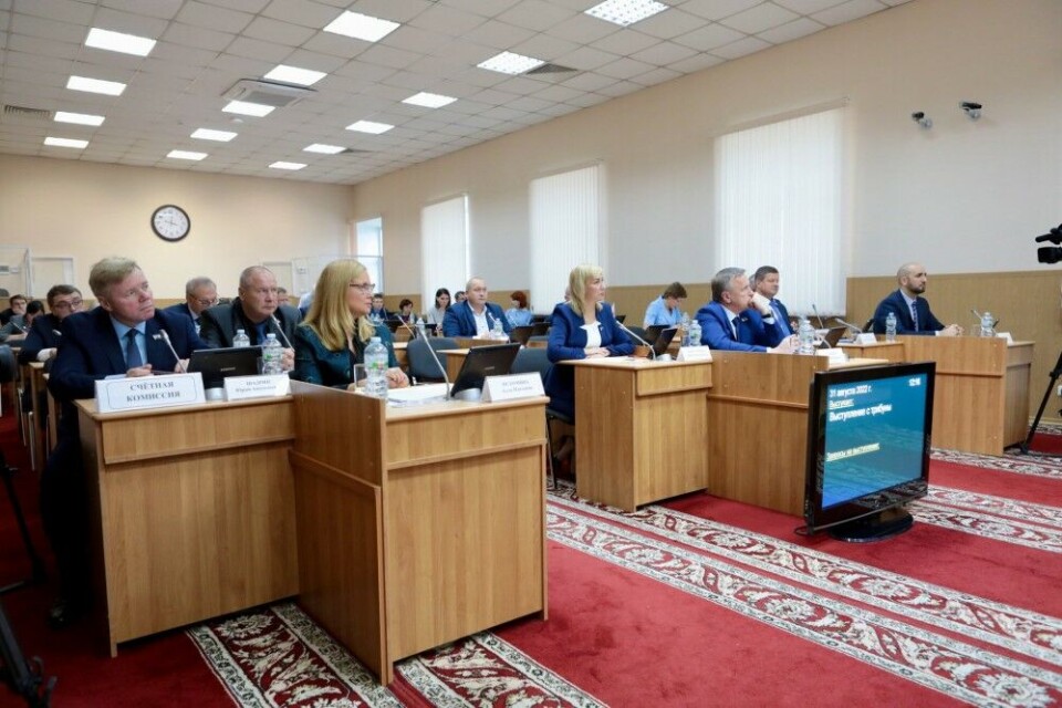 The deputies in Murmansk regional parliament adopted the new laws providing social supports to families of participants in the war on Ukraine at an extraordinary meeting on August 31. Photo: Press Center of the regional Duma
