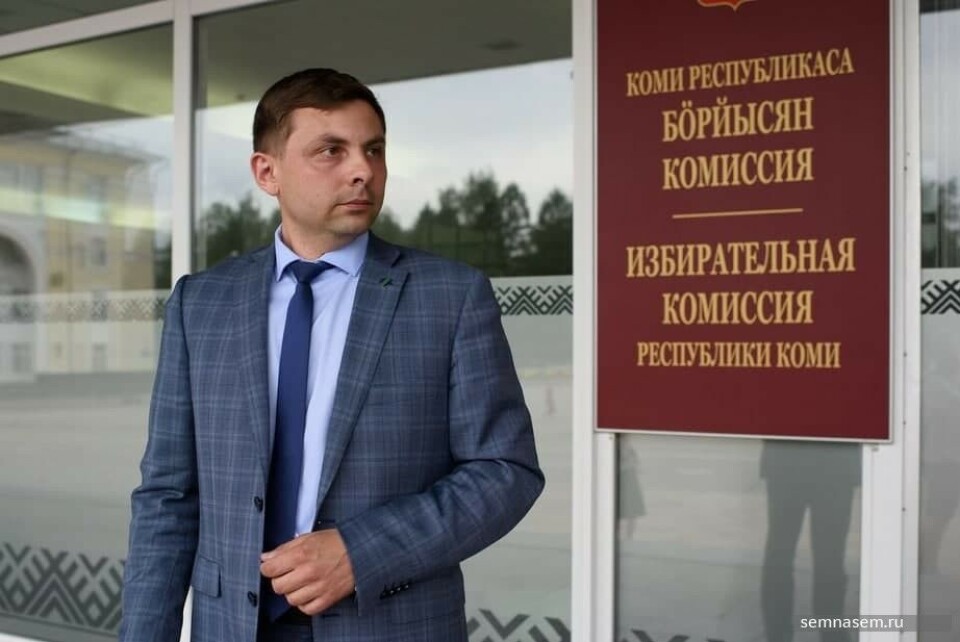 Oleg Mikhailov at the Election Commission in the Komi Republic. Photo: Kirill Shein, 7x7-journal