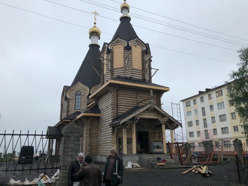 BUILDING A NEW ONE: The church in Nikel was financed by Sør-Varanger on the Norwegian side. In Zaplyarny they have their own funds. Photo: Birgitte Wisur Olsen
