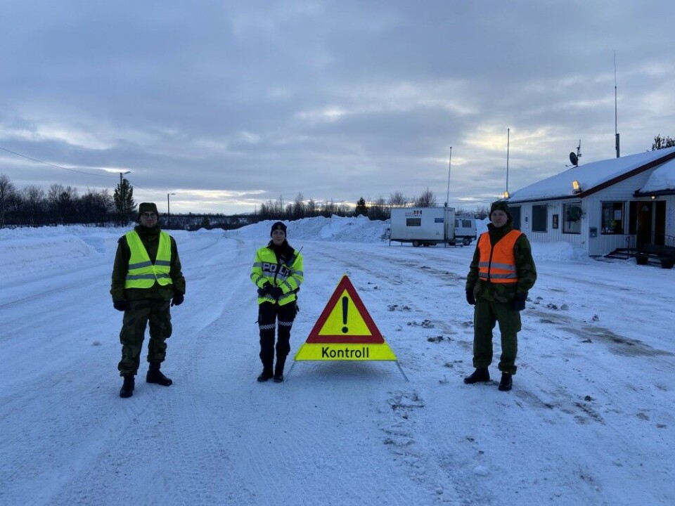 Home Guard soldiers are assisting the police with border control at Neiden, Norway’s border to Finland. Photo: Thomas Nilsen