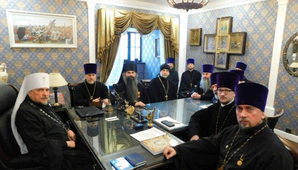 Высший представитель Русской православной церкви в Мурманске митрополит Митрофан (слева) вместе руководством епархии. Справа отец Андрей Амелин. Фото: mmeparh.cerkov.ru