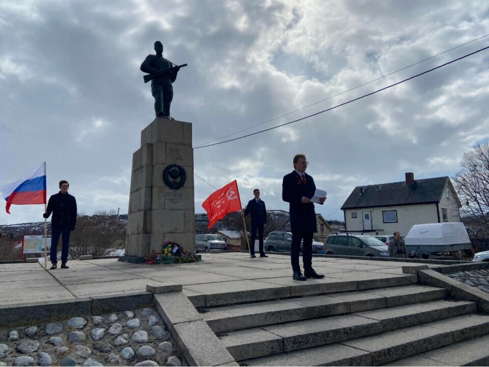 Russian General Consul Nikolai Konygin delivers 9th of May speech at the war memorial in Kirkenes, Norway. Photo: Thomas Nilsen