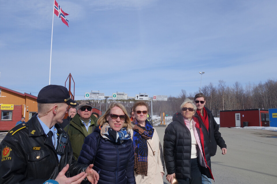 Anniken Huitfeldt (center) is Norway’s new minister of foreign affairs. Here during a visit to Storskog, the Norwegian-Russian border-crossing point, in 2016. Photo: Atle Staalesen
