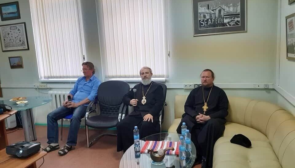 Bishop Aleksandr (in the middle) discussed the Vardø chapel plans via a video meeting from the office of the shared premisses of the Norwegian consulate and Barents Secretariat. Here together with Archpriest Aleksandr Koptev and Andrey Shalov. Photo: Church of Plesetsk and Kargopol