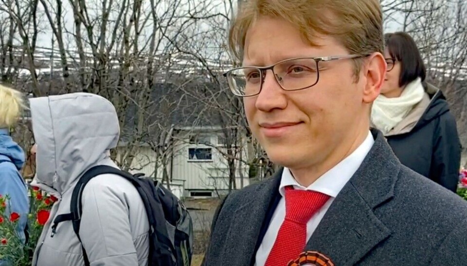 Генеральный консул РФ в Северной Норвегии Николай Коныгин. С момента полномасштабного вторжения России в Украину в 2022 году он не был приглашен ни на одно официальное мероприятие местными или региональными властями Норвегии. Это фото с организованной им самим церемонии празднования 9 мая этого года в Киркенесе.