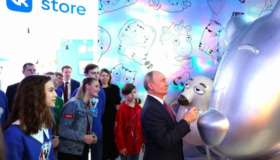 Putin visits VK Group’s stand in this week’s “Rossiya” exhibition. Photo: Kremlin