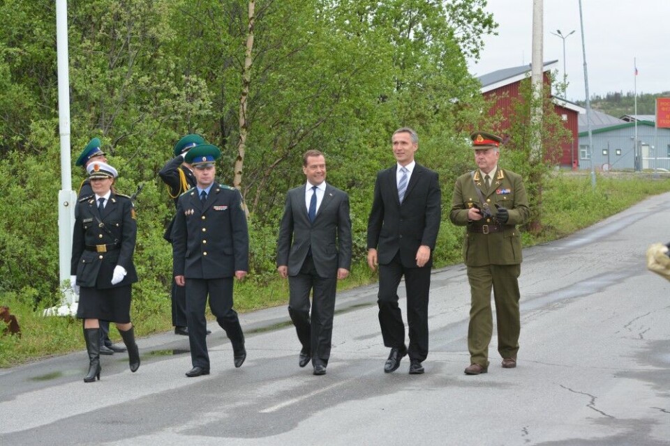 SMILE FOR COOPERATION: Dmitry Medvedev and Jens Stoltenberg walked between the two countries’ border check-points Borisoglebsk and Storskog in June 2013. Photo: Thomas Nilsen