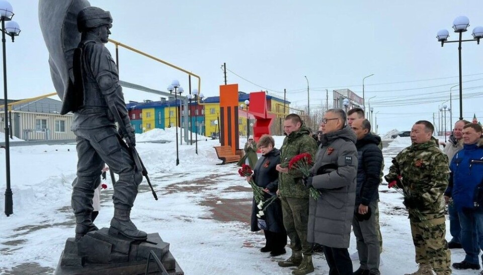 Mayor of Taz Viktor Yugay at the new local war monument. Photo: VK page of Yugay