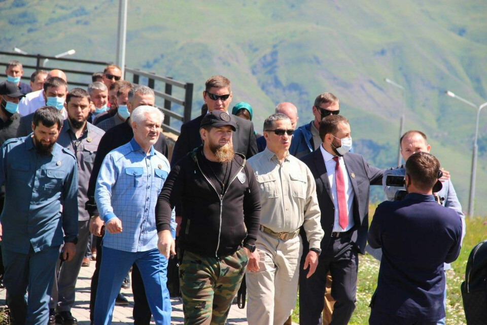 Yuri Trutnev walks next to Chechen leader Ramzan Kadyrov during visit to North Caucasus. Photo: chechnya.gov.ru