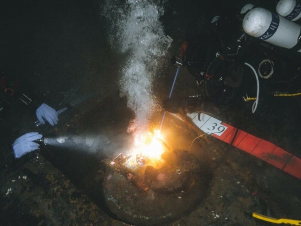 In September 2021, divers cut metal pieces of the hull of K-27. Photo: Centre for Underwater Research of the Russian Geographical Society