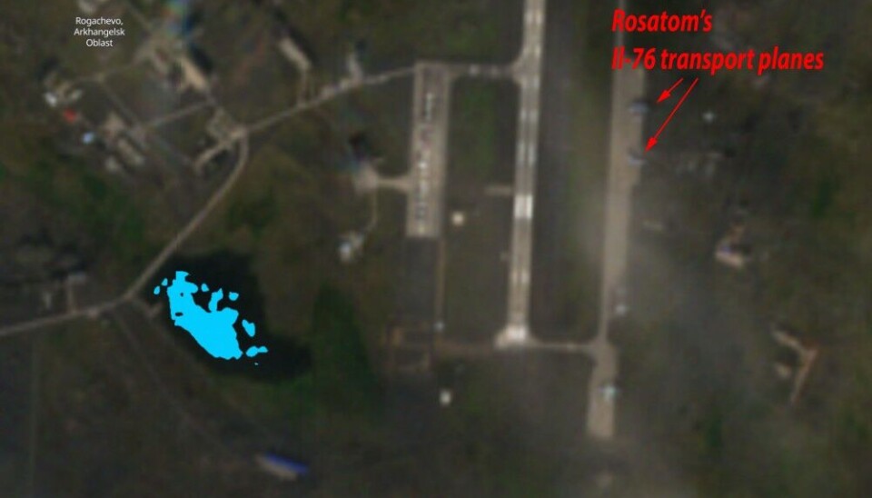 Rogachevo air base near the military town in Belushya Guba on the southern island of Novaya Zemlya. The two blue colored large Il-76 transport planes on the apron are used by Rosatom and have previously been linked to the Burevestnik test program. Sentinel-2 satellite image