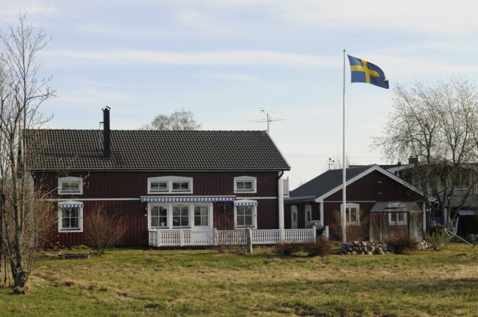 Flag to the top of the flag pole in Norrbotten, Sweden. Photo: Thomas Nilsen