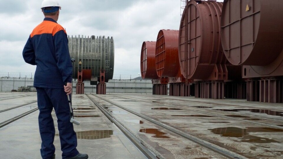 Worker with a radiation detector at the storage pad for reactor compartments at Saida Bay. Photo: Thomas Nilsen