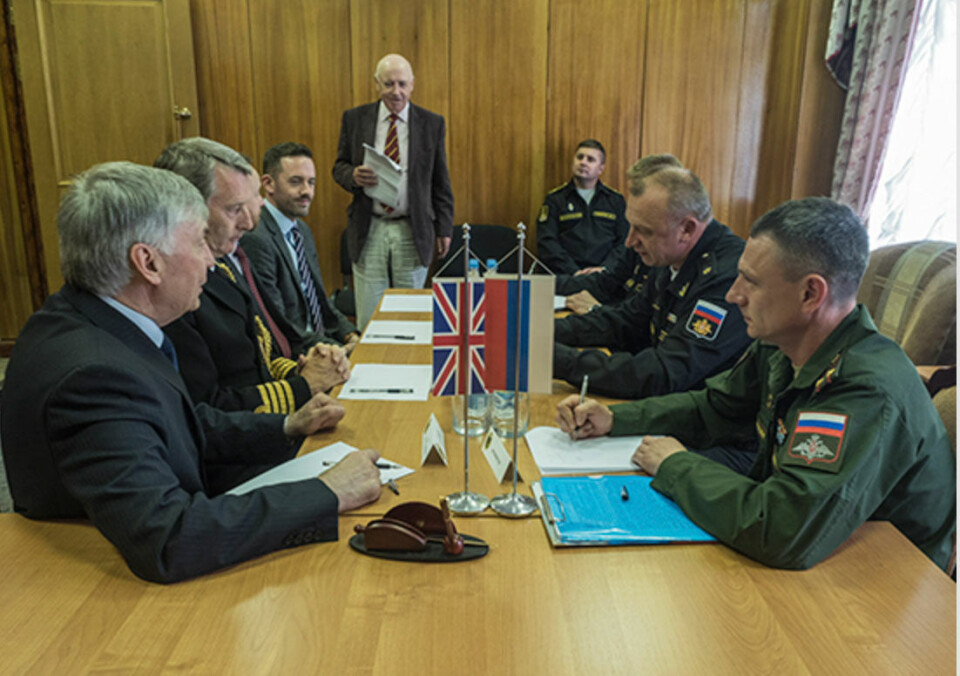 Deputy Head of Russia’s Northern Fleet Anatoly Minakov (right) leads talks with British representatives. Photo: mil.ru