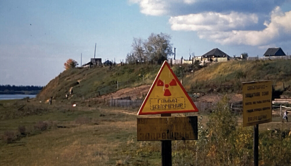 GAMMA RADIATION: A sign warning of contamination on the river bank tells locals in this village just north of Seversk to be cautious. Photo: Thomas Nilsen