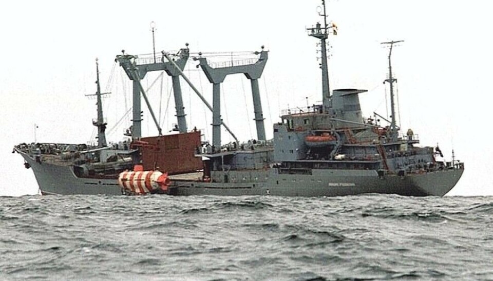 This photo from August 2000 Kursk-rescue operation shows how the salvage ship Mikhail Ruditsky attempts to put one of the mini-subs of the AS-class on sea. Photo: Russian Northern Fleet
