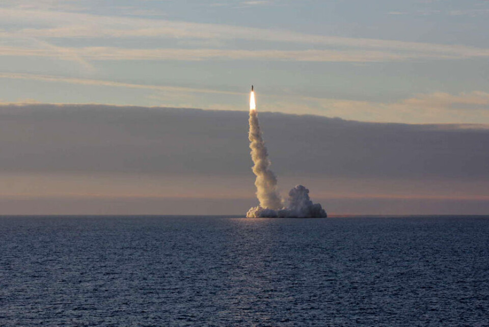 The first of two Bulava missiles launched from the submerged “Yury Dolgoruky” submarine breaks through the surface of the White Sea on September 27th, 2016. Photo: mil.ru
