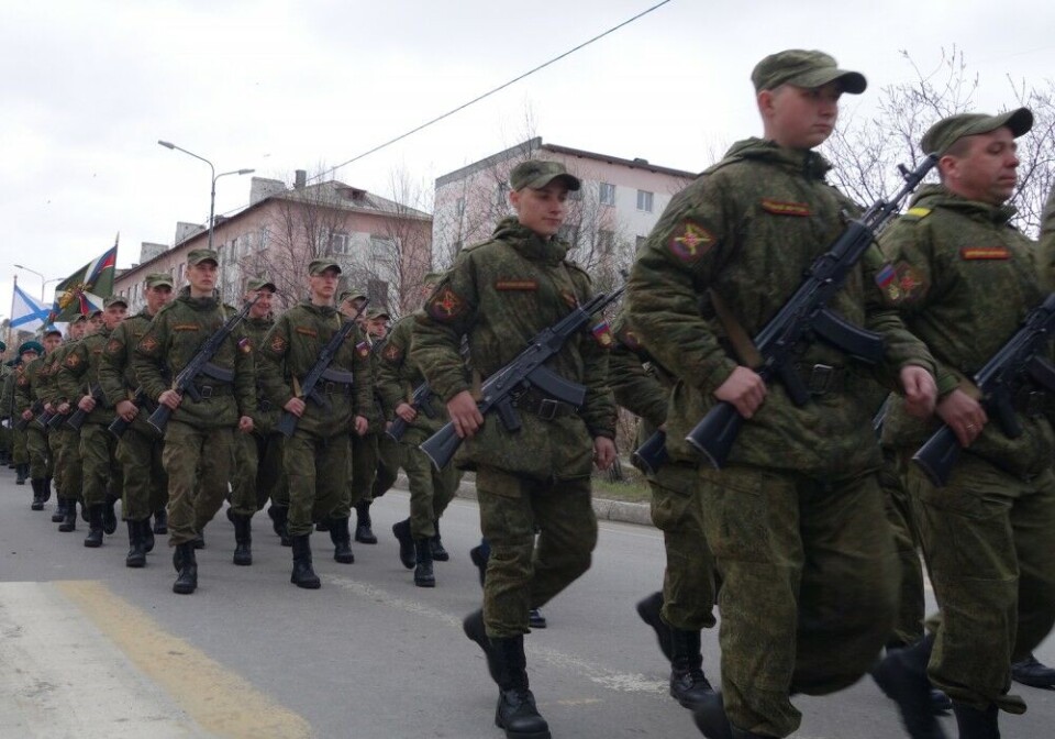 Troops from the Russian Pechenga area marching. Photo: Atle Staalesen