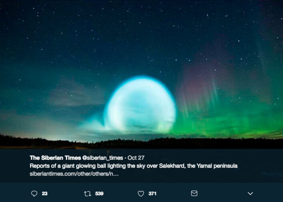 Twitter message by @siberian_times. Photos show the giant glowing circles lighting the sky over Salekhard.