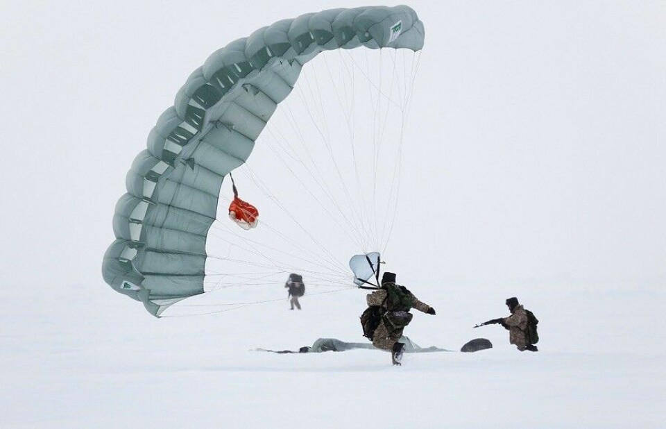 Russian paratroopers land on North Pole. Photo: Mil.ru