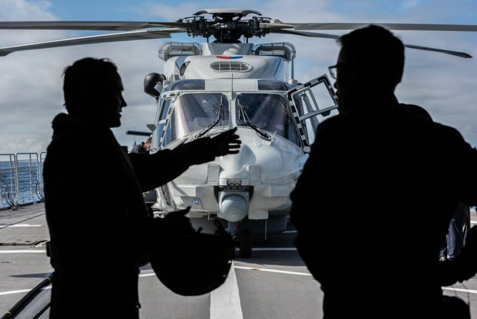 An NH-90 aircrew debreifs with the Commanding Officer of HNLMS Van Speijk after conducting an ASW flight during Dynamic Mongoose 18. NATO Photo by FRA N WO Christian Valverde