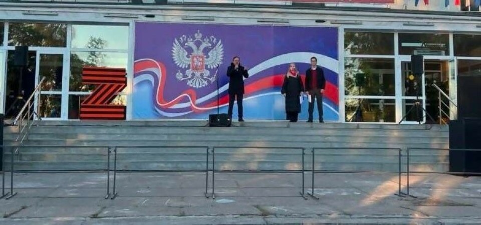 Deputy Speaker in the Arkhangelsk City Duma Rim Kalimullin speaks at pro-war event. Photo: arhcity.ru