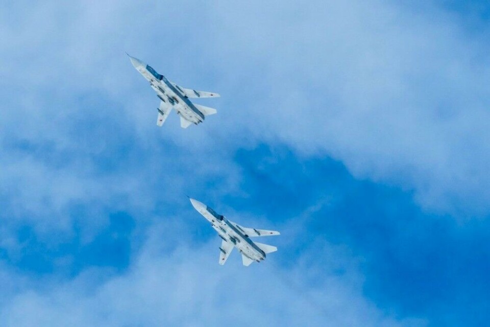 Фронтовые бомбардировщики Су-24 в небе Печенгского района. Фото: mil.ru