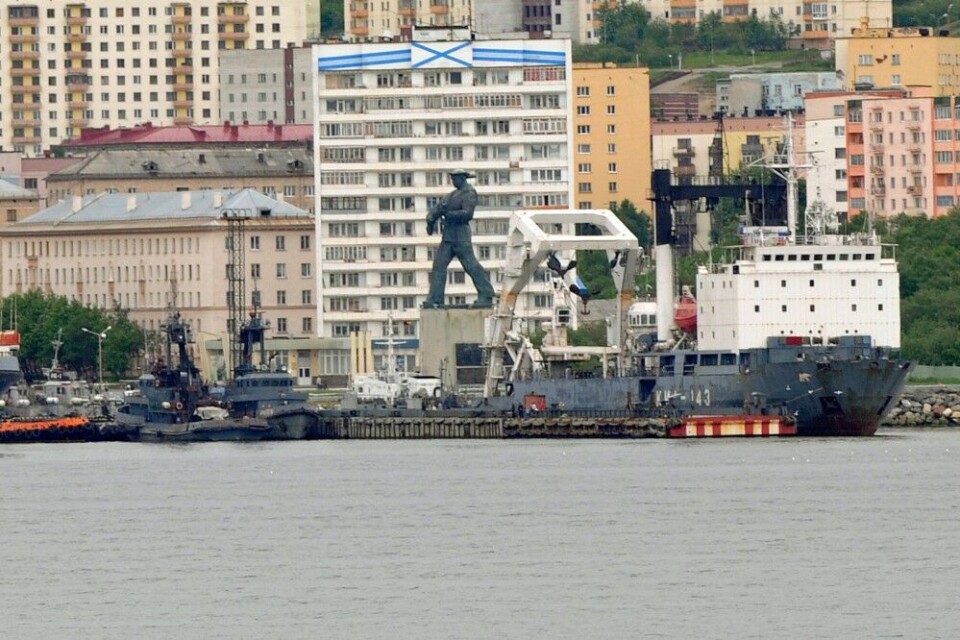 Crane ship KIL-143 is regularly sailing to Novaya Zemlya and on voyages that could be linked to weapons testing. Here at port in Severomorsk. Photo: Thomas Nilsen