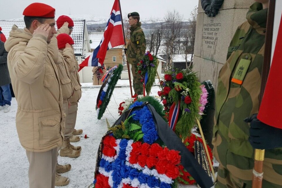 The Yunarmiya group pays tribute to the fallen Soviet soldiers participating in the liberation of Kirkenes in October 1944. Photo: Thomas Nilsen