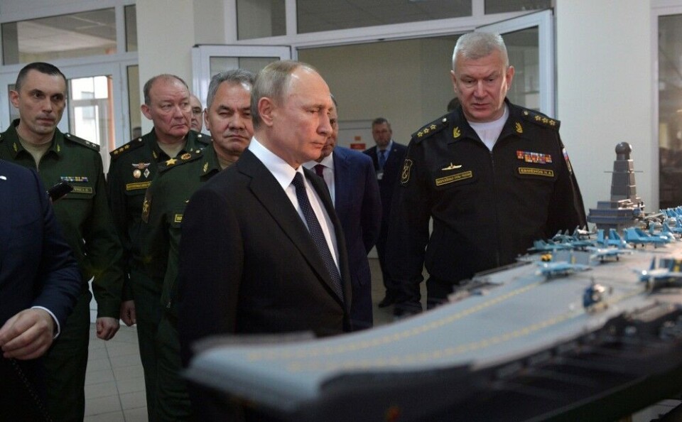 Vladimir Putin is acquainted with the «Lamantin», a projected new aircraft carrier. Photo: Kremlin.ru