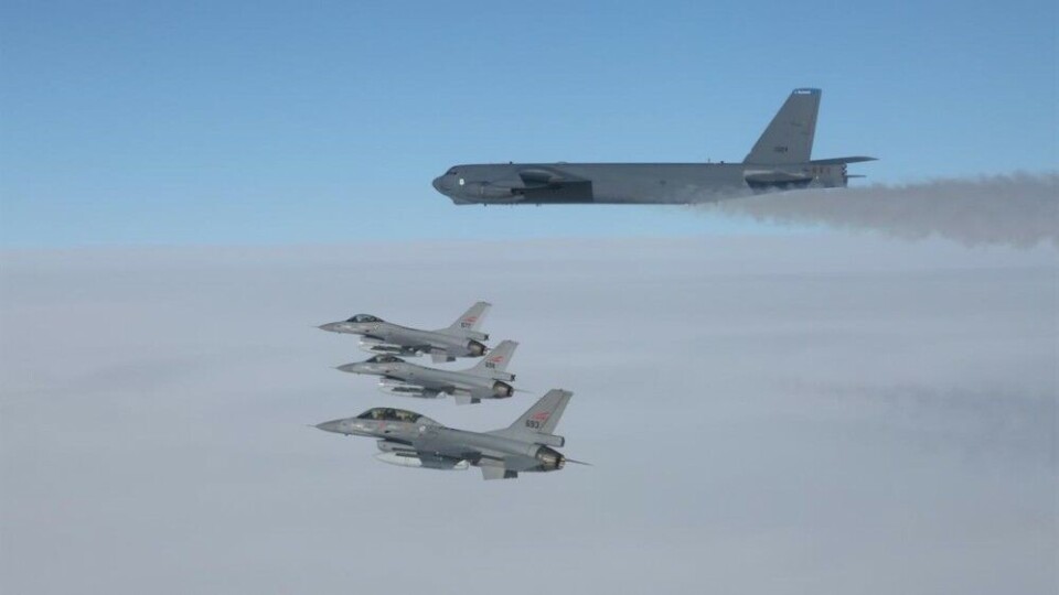 Norwegian Air Force F-16s escorting a US Air Force B-52. Photo: Norwegian Defense