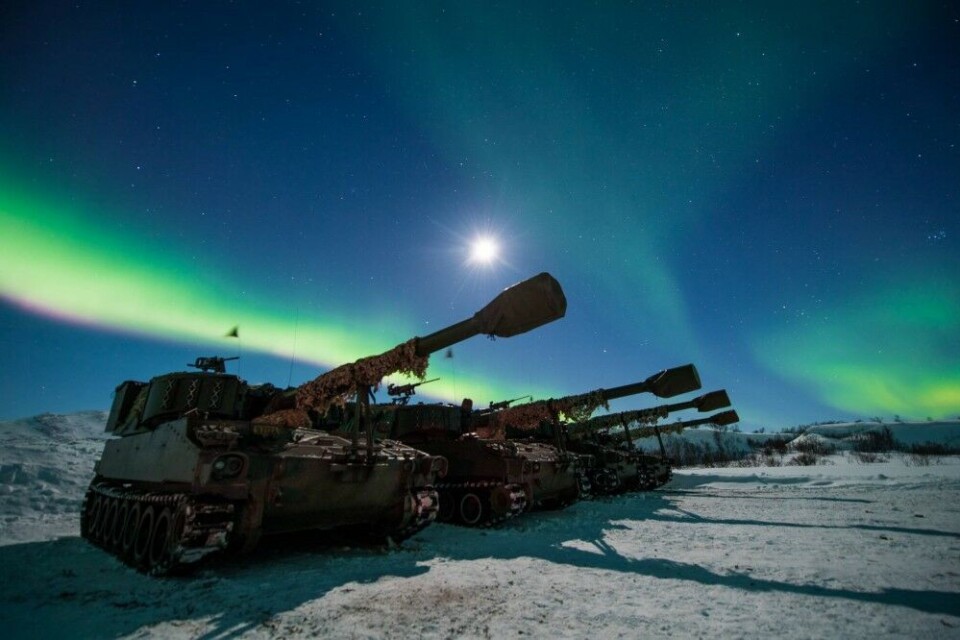 Tanks lined up under the Northern Lights during exercise Joint Viking in 2017. Photo: Ole-Sverre Haugli / Forsvaret