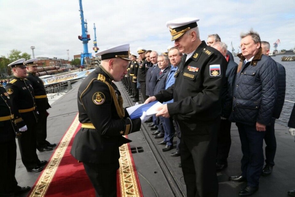 Commander-in-Chief of the Russian Navy Admiral Nikolai Evmenov hands over the St. Andrew’s naval flag to Commander of 'Knyaz Vladimir', Captain 1st Rank Vladislav Druzhin. Photo: Russian Defense Ministry