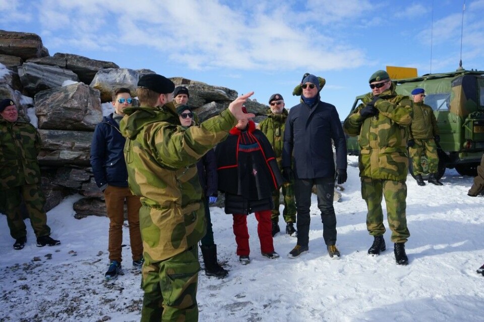 Defense Minister Frank Bakke-Jensen (in civilian) on visit to Porsangermoen military camp on Monday. Photo: Thomas Nilsen