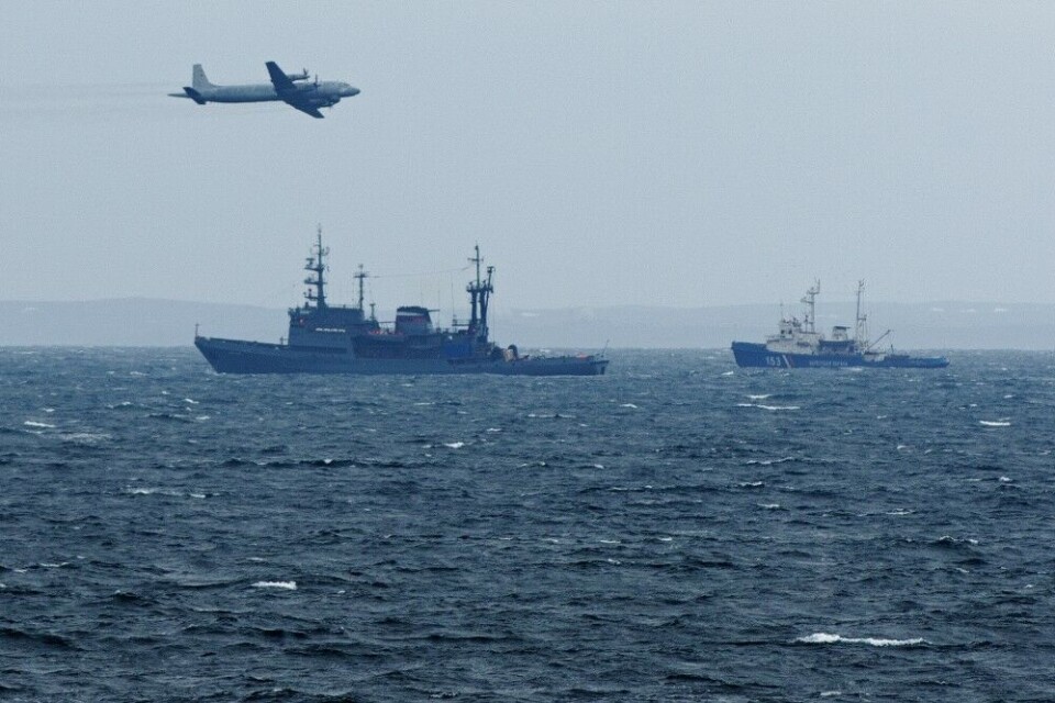 Thiis photo is from a Barents Sea SAR-exercise in 2019 and shows a Russian military Iluchin-38, normally used in anti-submarine operations. On the sea, the Northern Fleet’s ship “Altay” and FSB border guard ship “Zapolariye”. Photo: Thomas Nilsen
