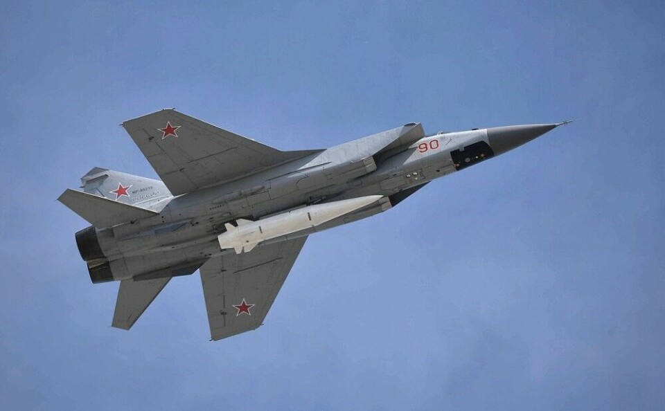 Баллистическая авиационная ракета на корпусе истребителя МиГ-31К. Фото mil.ru
