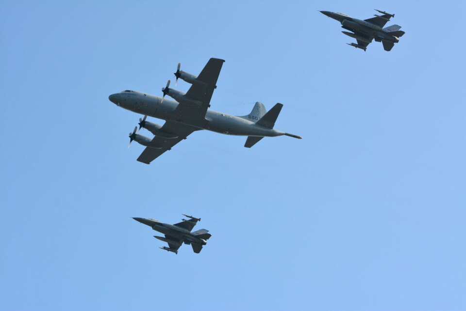 Norwegian P-3 Orion surveillance aircraft flying together with two F-16 fighter aircrafts. Photo: Thomas Nilsen