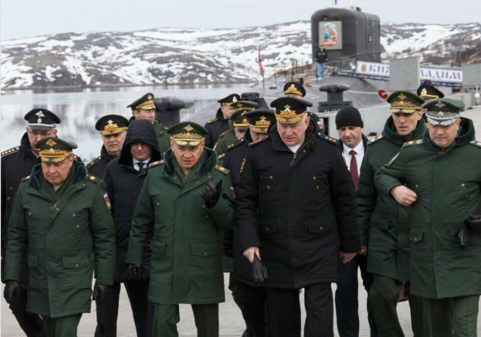 Minister of Defense Sergei Shoigu in Gadzhievo, Kola Peninsula, together with Navy Commander Nikolai Yevmenov and other military leaders. Photo: mil.ru