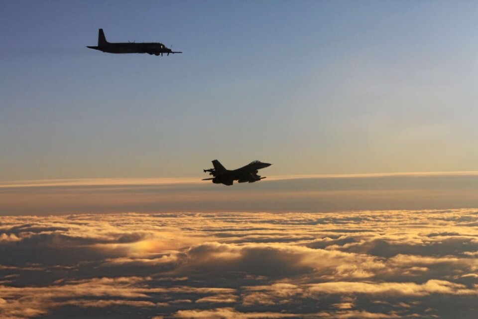 Norwegian F-16 and a Russian Il-38 aircraft. Photo: Norwegian Air Force