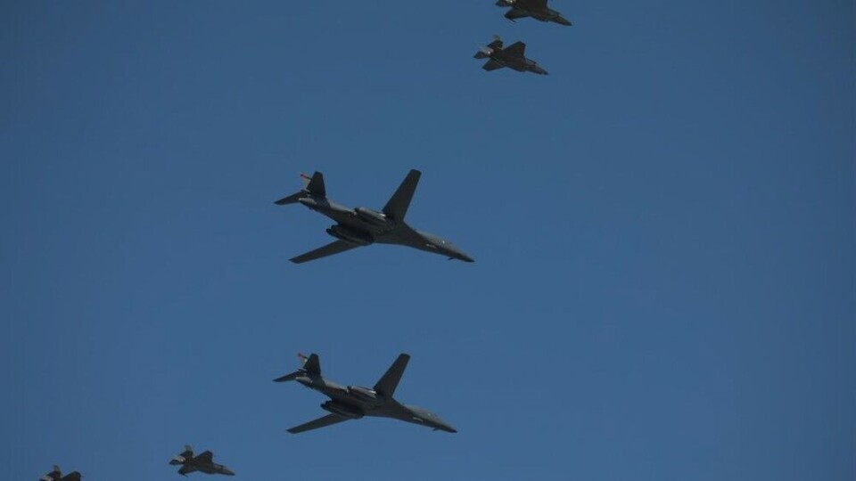 Four Norwegian F-35 fighter jets fly in formation with two US B1-B bombers on May 20. Photo: Julie Haugen / Norwegian Defense