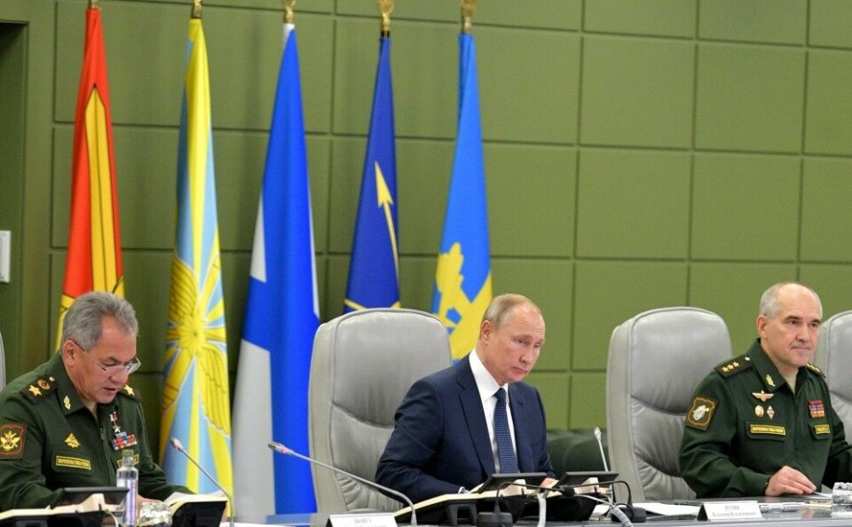 GROM-2019: Putin took the lead in the operation room at Russia’s National Defense Management Centre. Defense Minister Sergey Shoygu to the left. Photo: Kremlin.ru