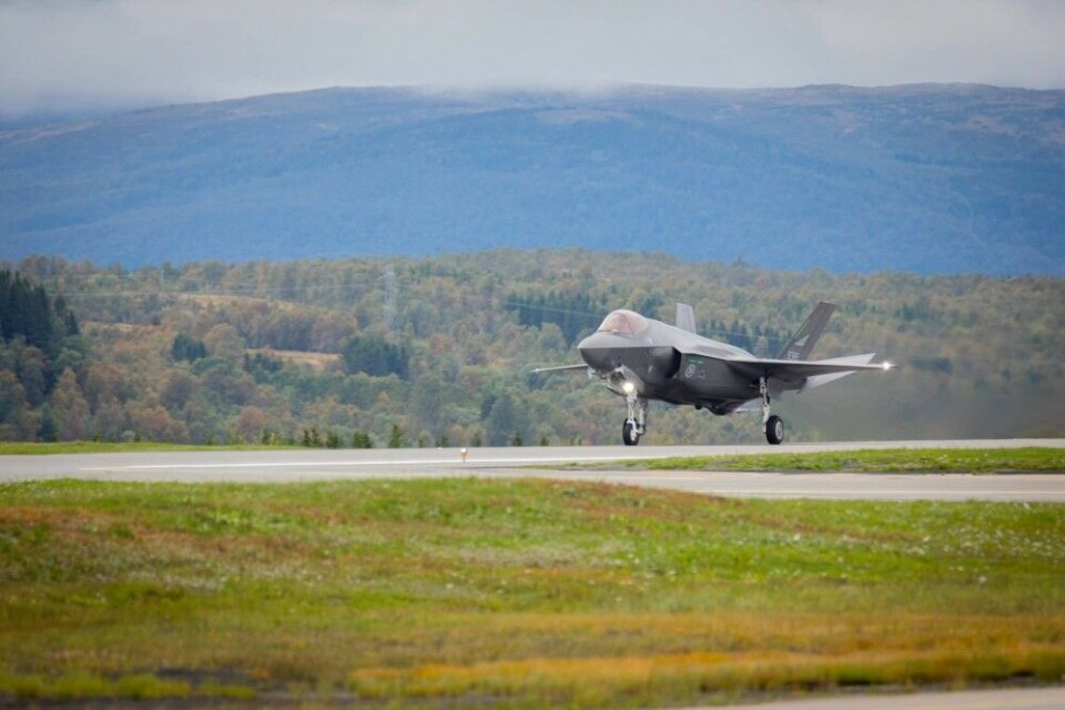 F-35 landed at Evenes airport after completing a joint mission with American B-2 bombers. Photo: Ole Andreas Vekve / Forsvaret