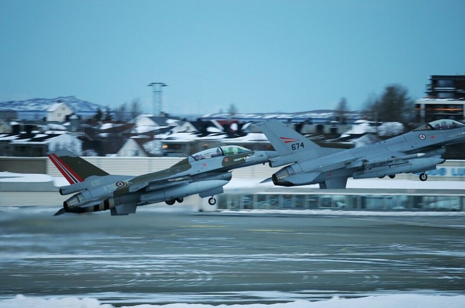 Взлет двух F-16 132-го авиакрыла с аэродрома Будё. Фото: Турбьёрн Кьёсвольд / ВС Норвегии