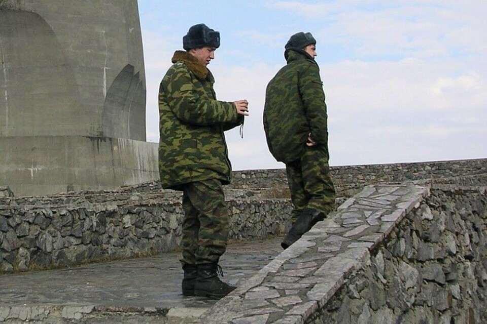 Soldiers with camera, Murmansk. Photo: Thomas Nilsen