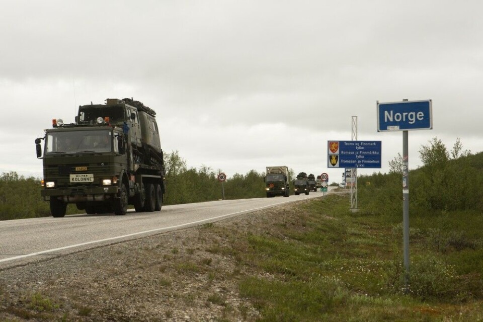 The military column driving out of Norway into northernmost Finland on Thursday. Photo: Didrik Linnerud Arnesen / Norwegian Armed Forces