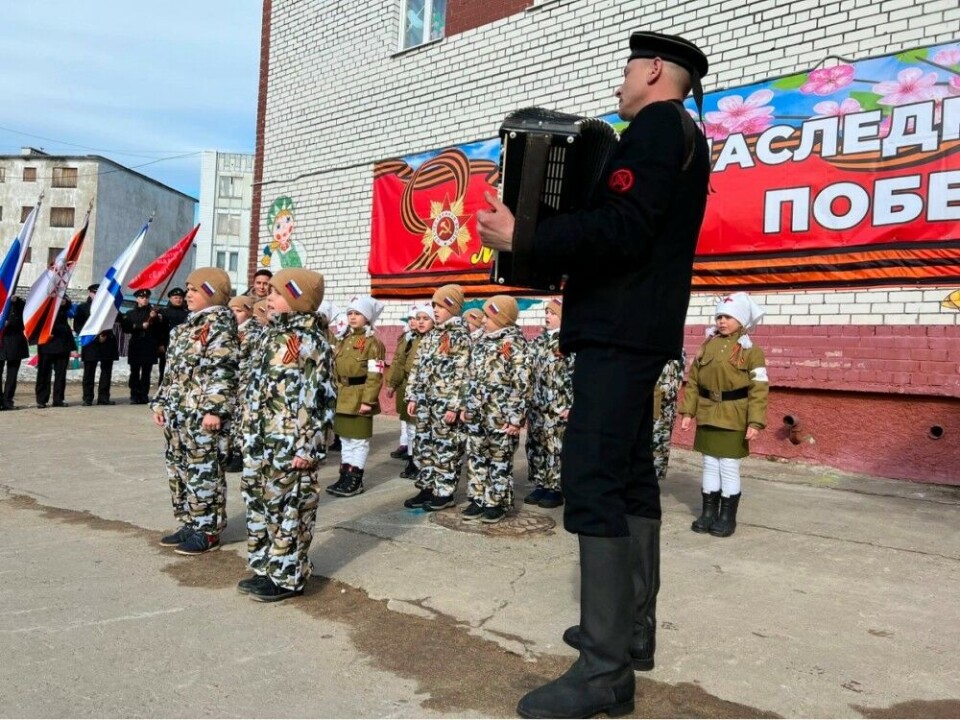 The closed military town of Zaozersk has made it a tradition to include small children dressed in military uniforms in its 9th of May parade. Photo: Zaozersk at VK