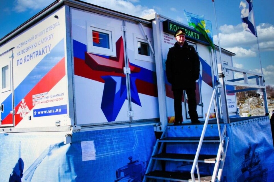 Mobile recruitment office. Photo: vk.com/kontrakt_sever